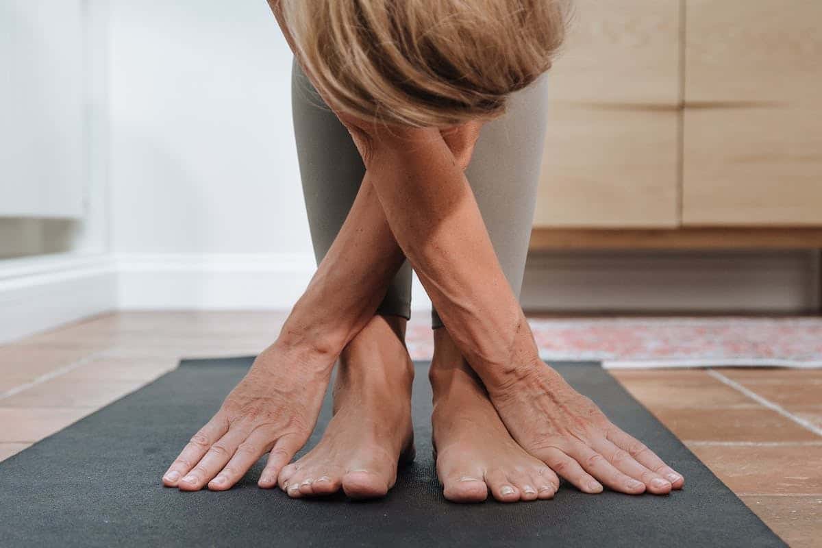 Découvrez les avantages méconnus du yoga pour les seniors : un atout majeur pour votre santé physique et psychologique