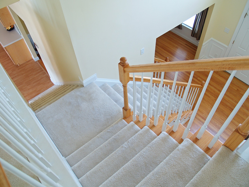 Comment poser un escalier quart tournant gauche ?