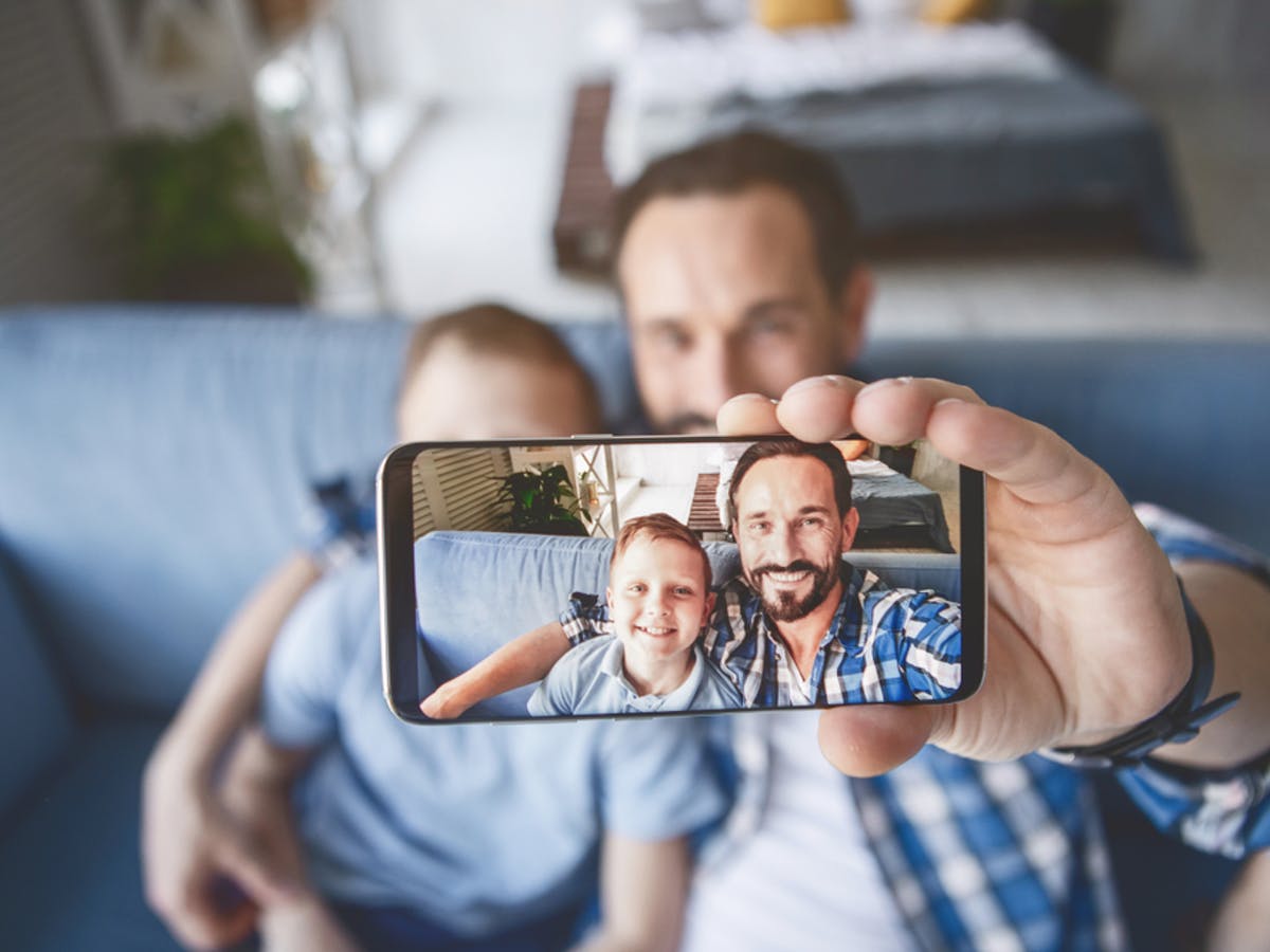 Réseaux sociaux en famille : quel est le rôle des parents ?